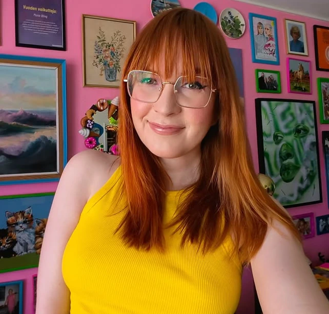 Mona Bling – toimittaja ja somevaikuttaja