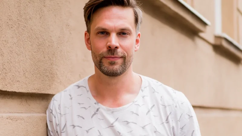 Kuka on Mikko Nousiainen? Näyttelijän elämä